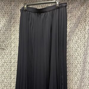 Liz Claiborne petite XL pleated crepe skirt